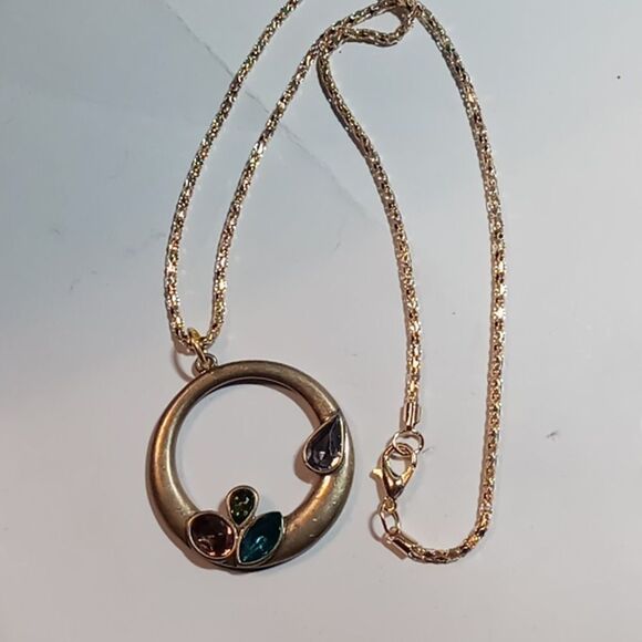 Beautiful necklace - Picture 1 of 4